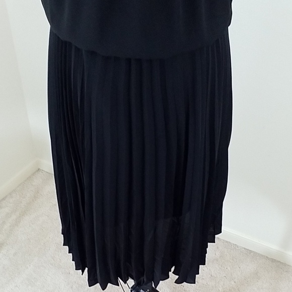 BCBGMaxAzria~Sz XS~"LONA" Black Pleated Dress NWT. - Picture 5 of 7